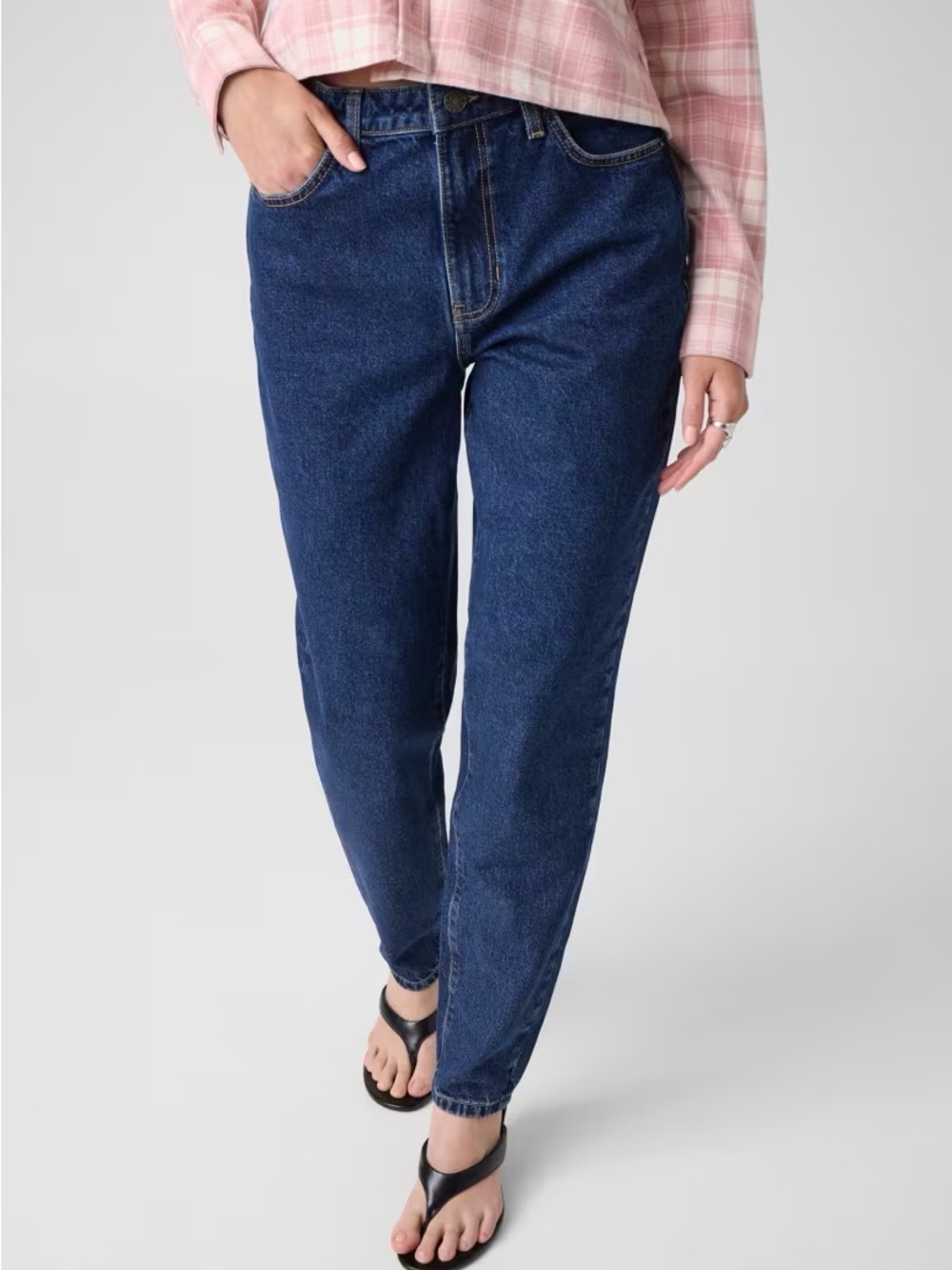 GUESS Jeans G06 Mom Jeans — Medium Wash — W27 L31 — NWT - Picture 1 of 9